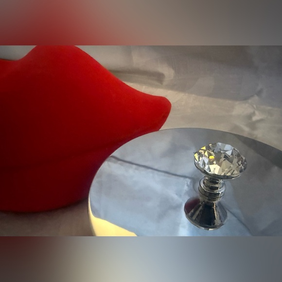 Bebe NWT 3 Wick Candle - Picture 2 of 4